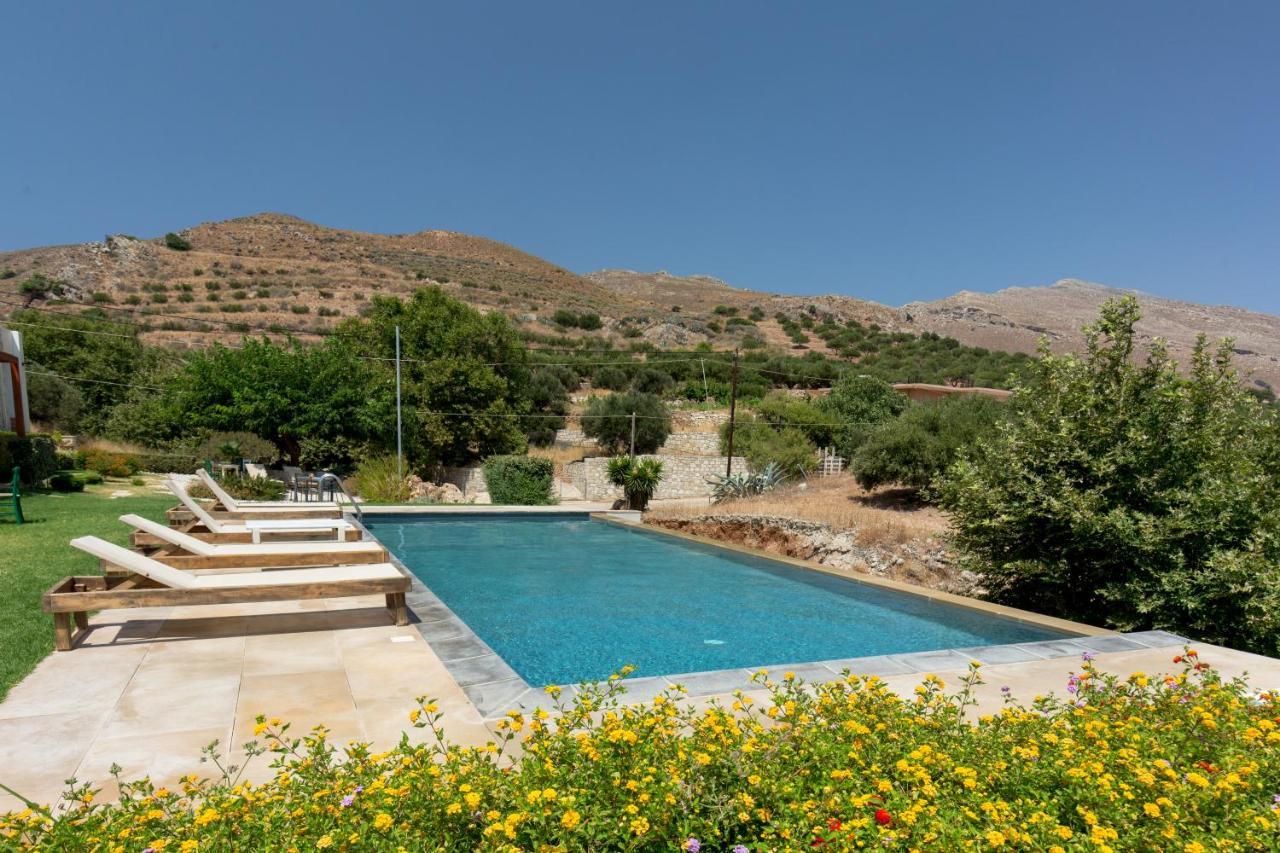 Agarathos Traditional Rooms With Pool Kalivianí Buitenkant foto