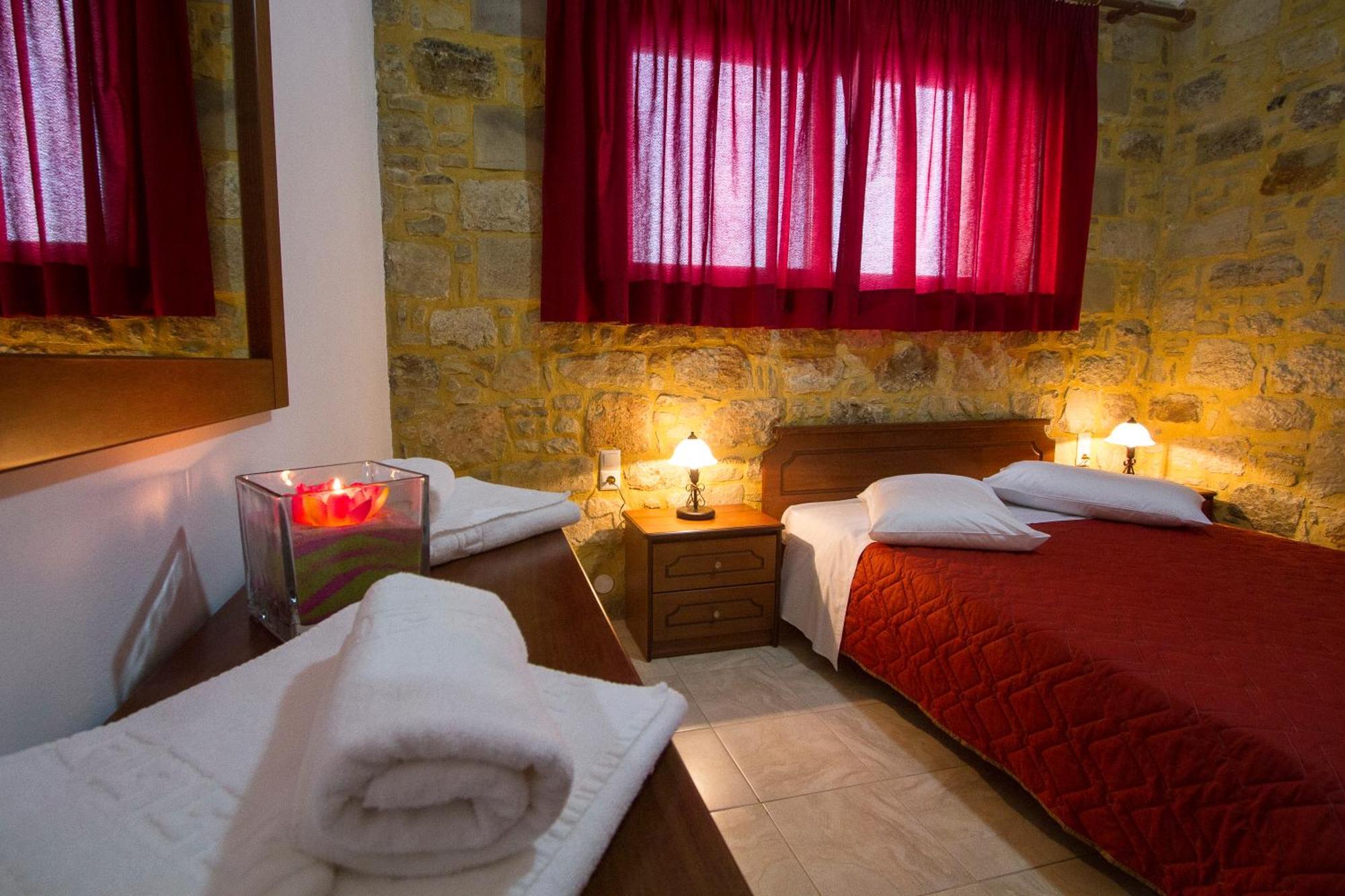 Agarathos Traditional Rooms - Pool - Kaliviani -On The Road To Balos Kamer foto
