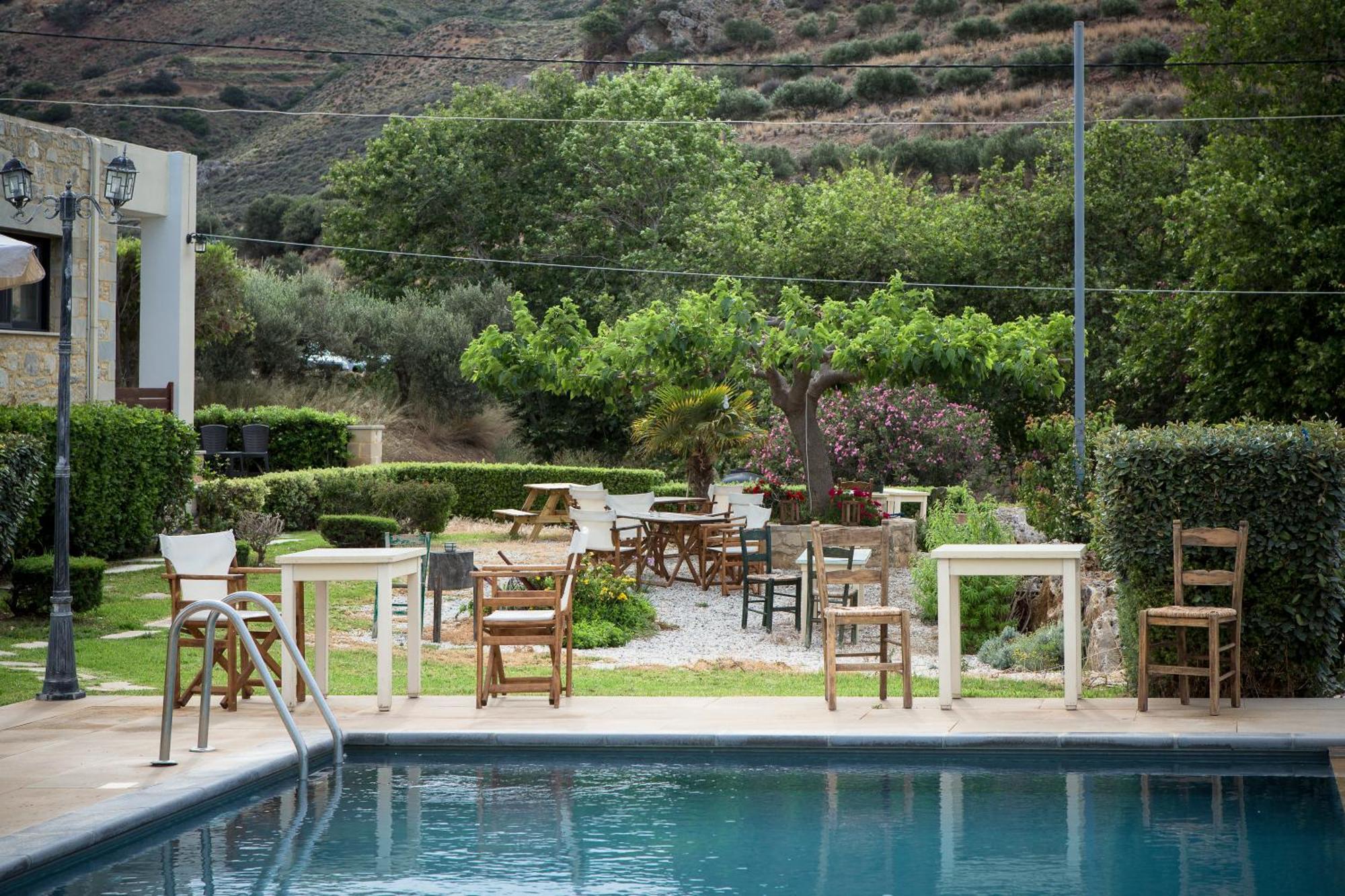 Agarathos Traditional Rooms With Pool Kalivianí Buitenkant foto