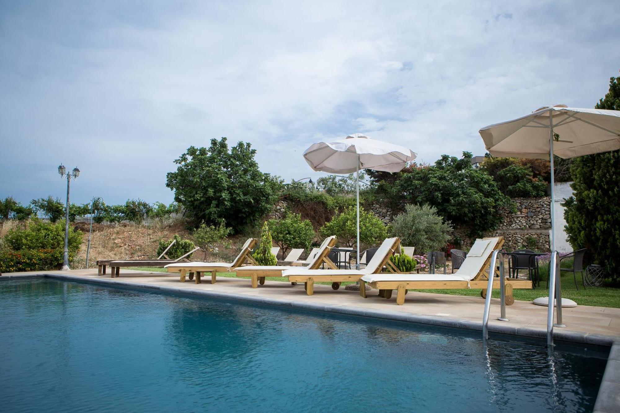 Agarathos Traditional Rooms With Pool Kalivianí Buitenkant foto