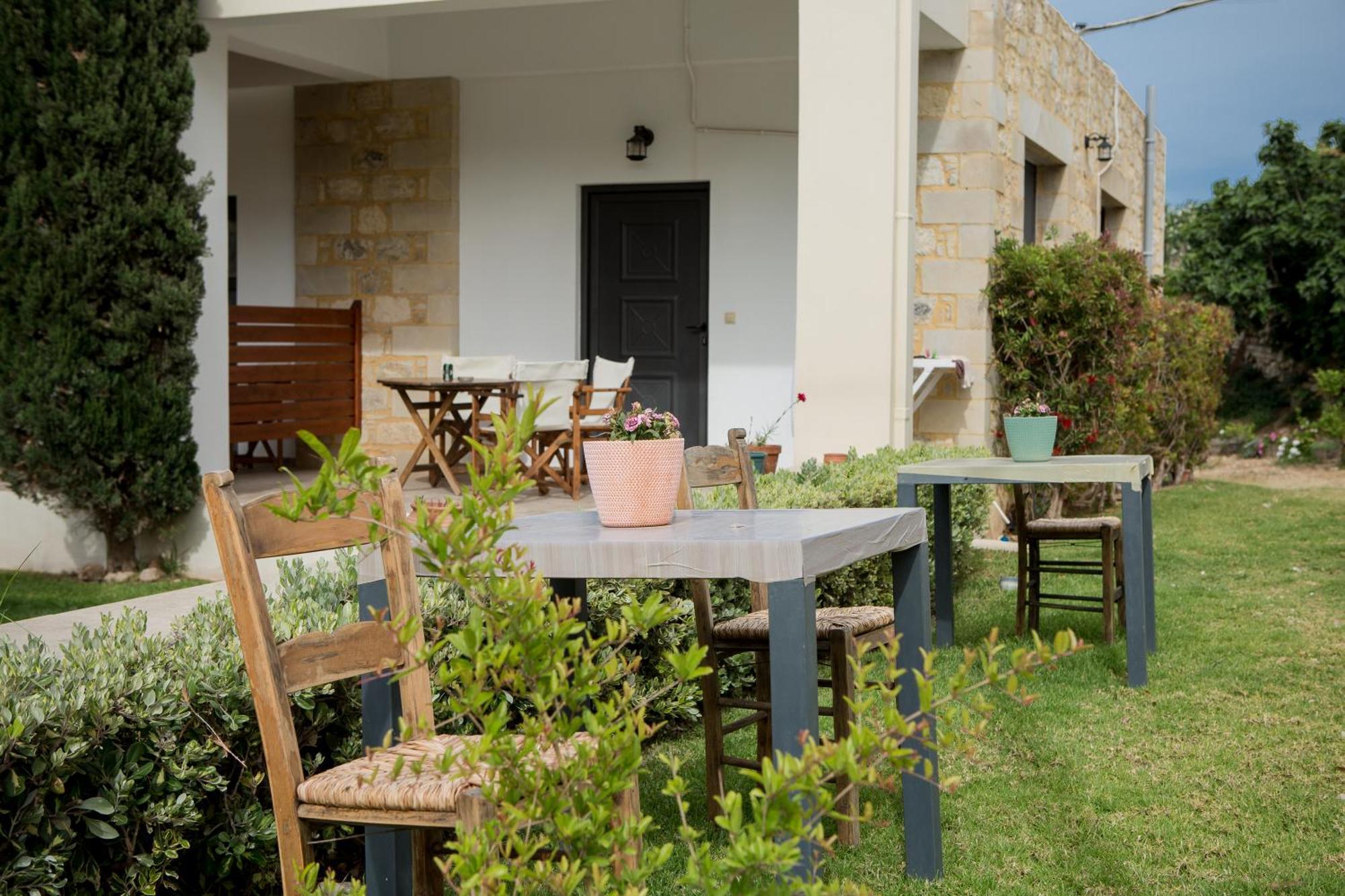 Agarathos Traditional Rooms With Pool Kalivianí Buitenkant foto