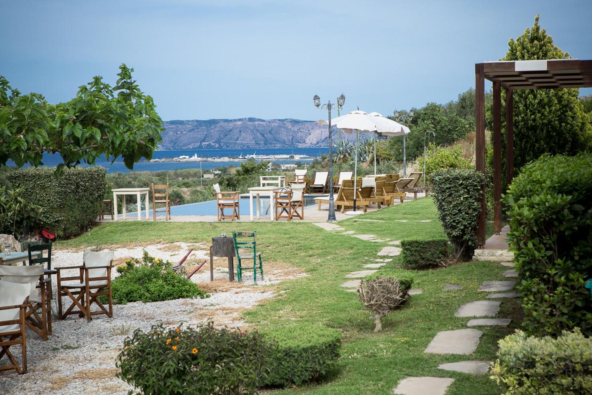 Agarathos Traditional Rooms With Pool Kalivianí Buitenkant foto