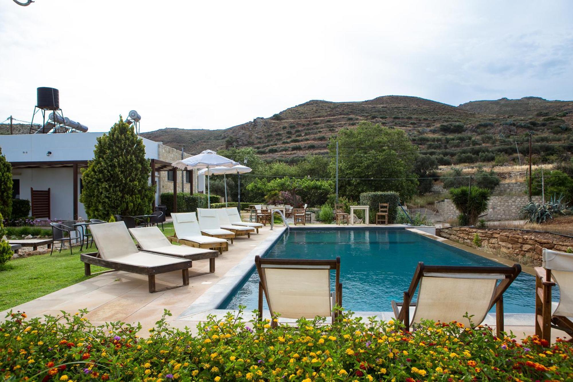 Agarathos Traditional Rooms With Pool Kalivianí Buitenkant foto