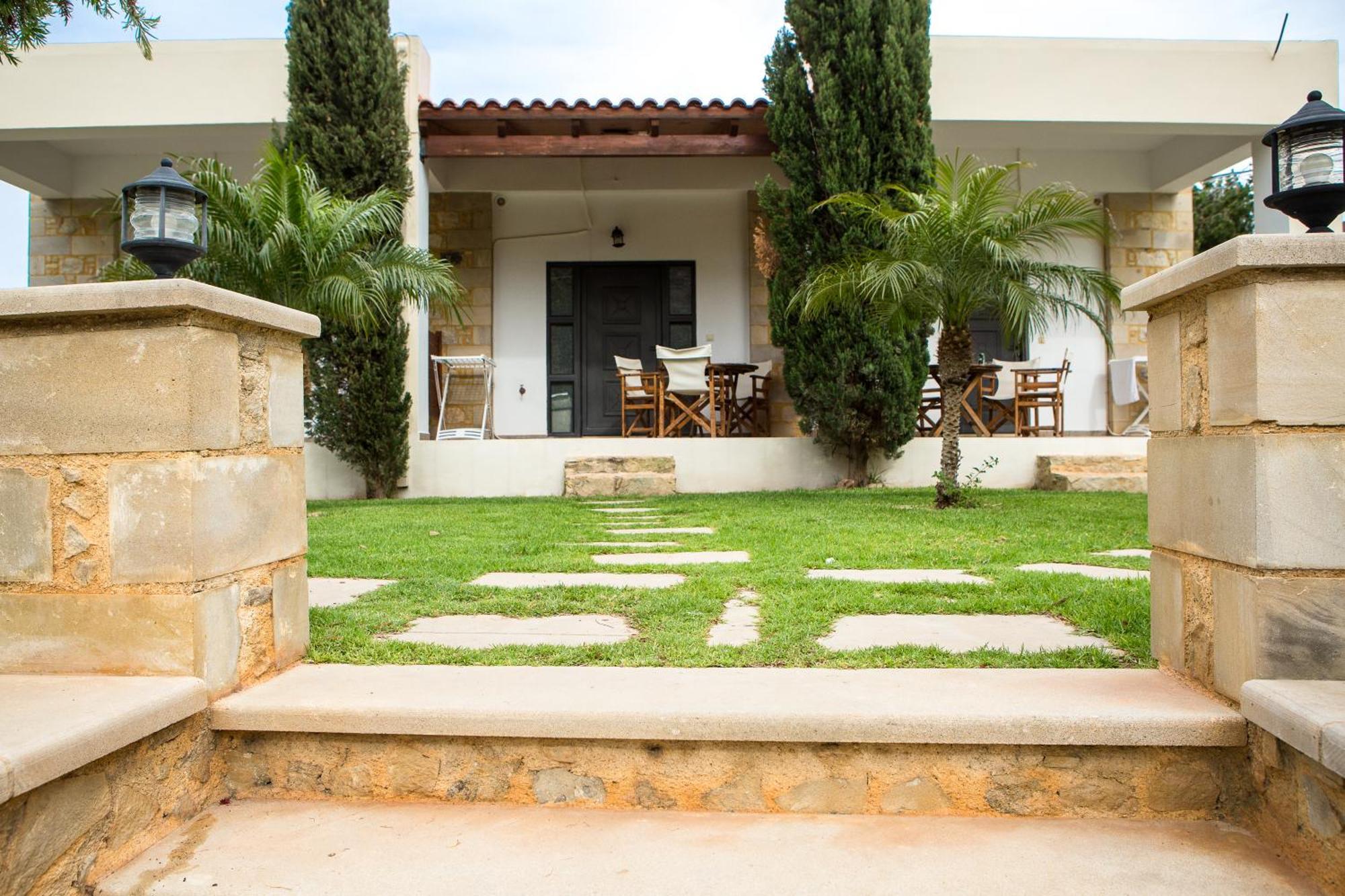 Agarathos Traditional Rooms With Pool Kalivianí Buitenkant foto