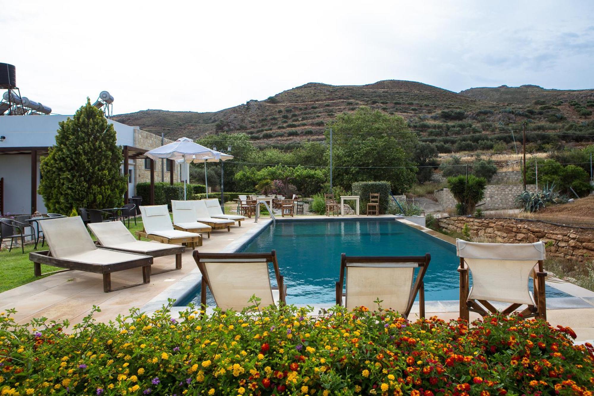 Agarathos Traditional Rooms With Pool Kalivianí Buitenkant foto