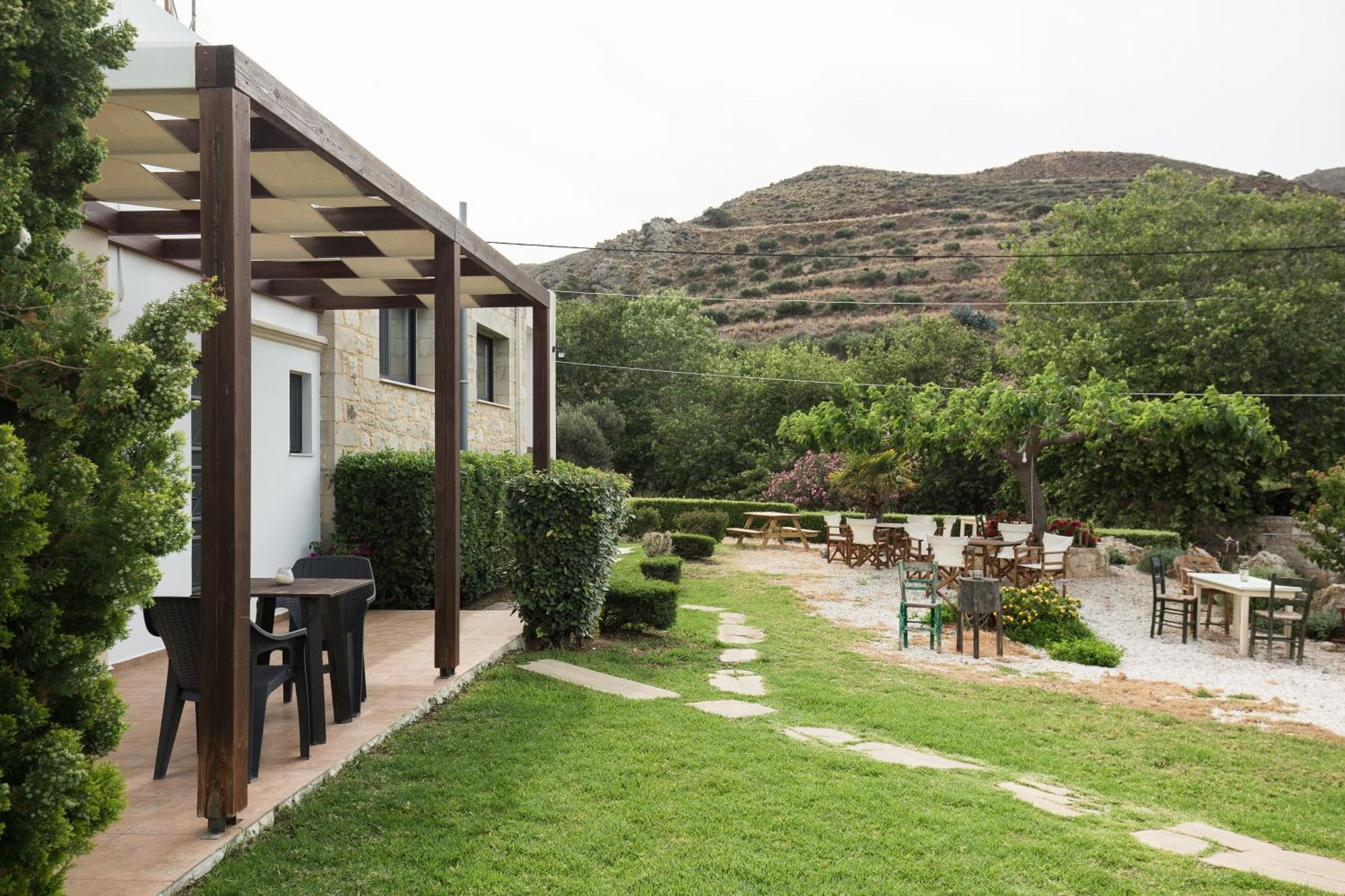 Agarathos Traditional Rooms With Pool Kalivianí Buitenkant foto