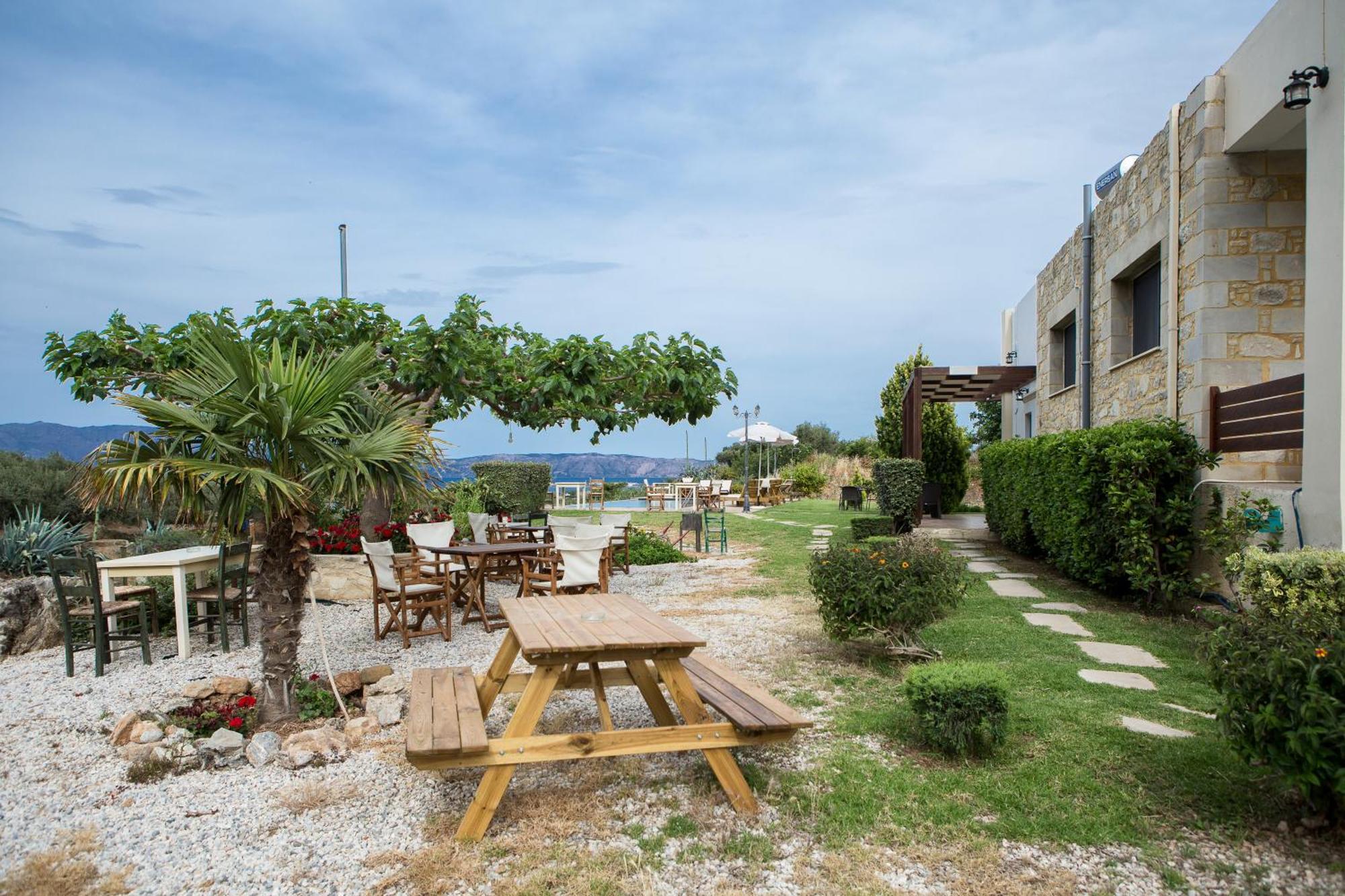 Agarathos Traditional Rooms - Pool - Kaliviani -On The Road To Balos Buitenkant foto