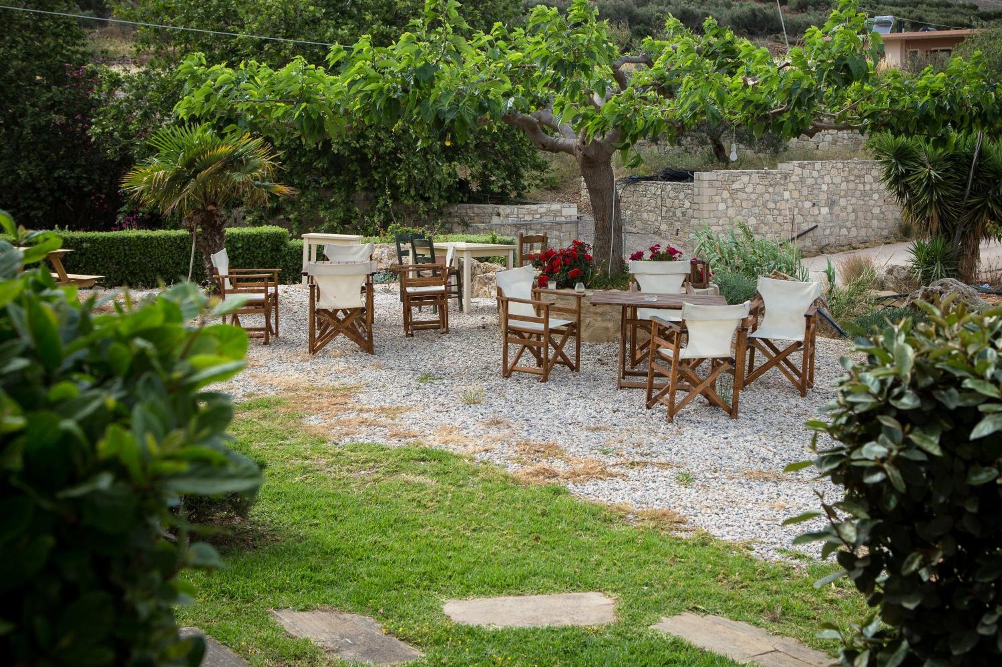 Agarathos Traditional Rooms With Pool Kalivianí Buitenkant foto