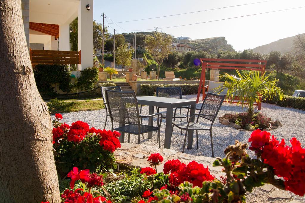 Agarathos Traditional Rooms With Pool Kalivianí Buitenkant foto