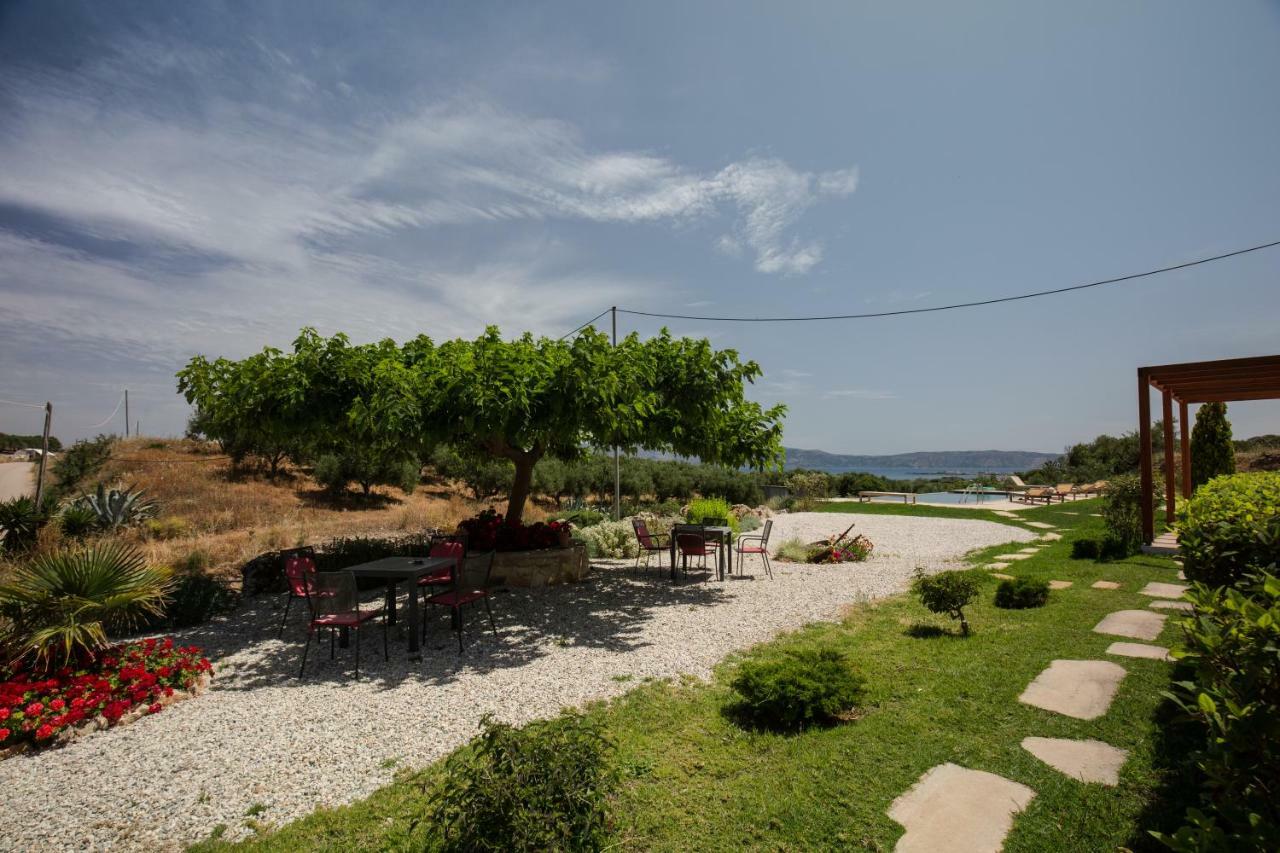 Agarathos Traditional Rooms With Pool Kalivianí Buitenkant foto